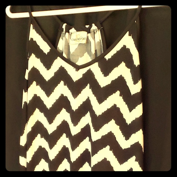Caren Sport Tops - 🖤🤍Black & White🖤🤍Racerback Chevron Tank